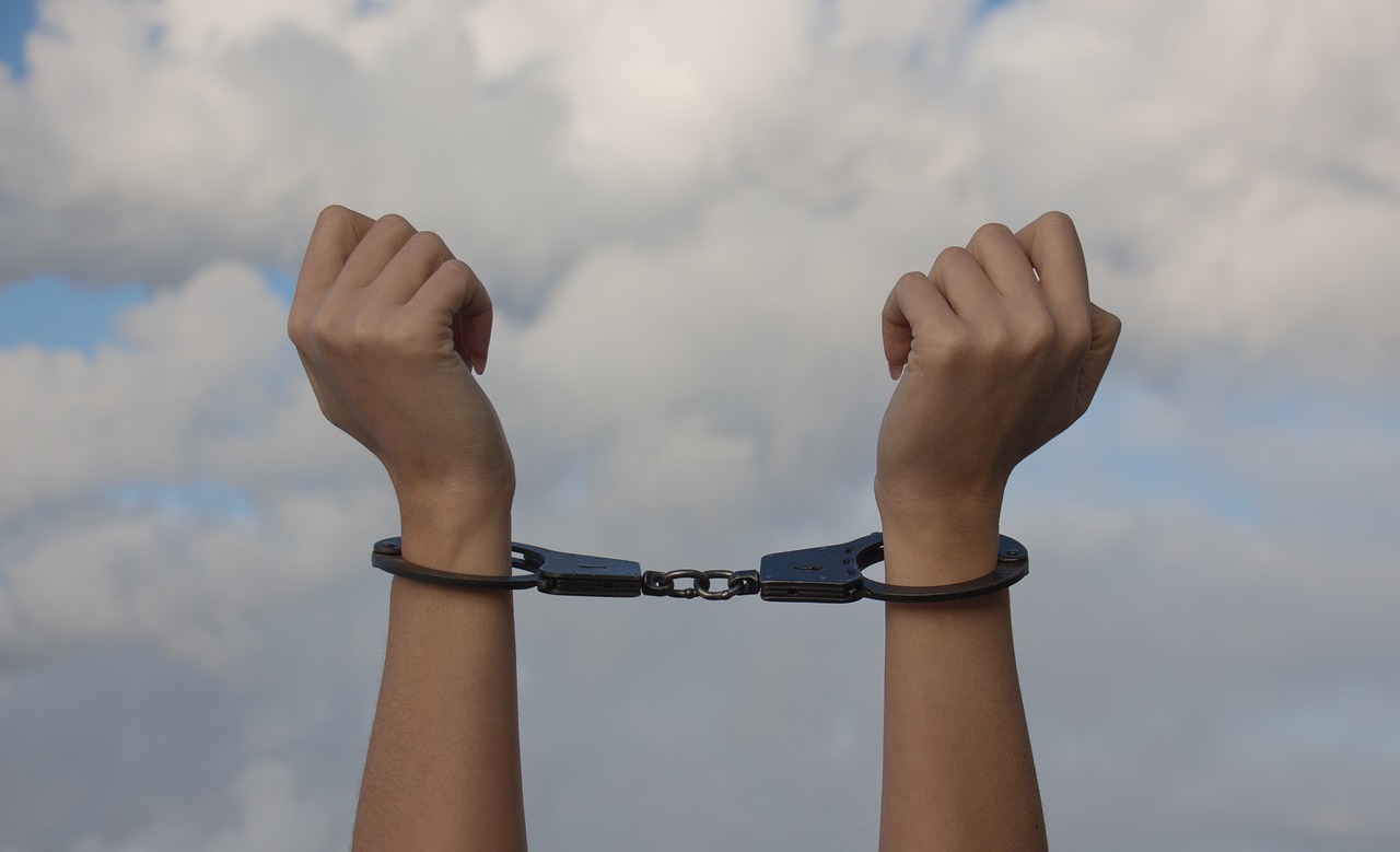 正厅级干部因长期沉迷网络游戏被双开——警钟长鸣，公职人员需警惕网络游戏之害