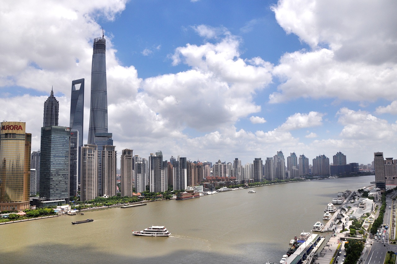 外滩的一拐警察，别样风景的守护者