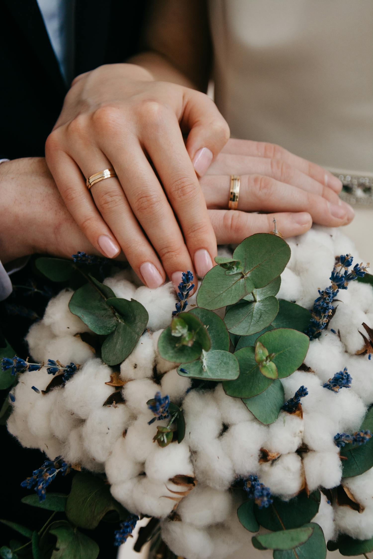奶奶的珍藏与祝福——孙子结婚奶奶拿出卖菜攒的1万元