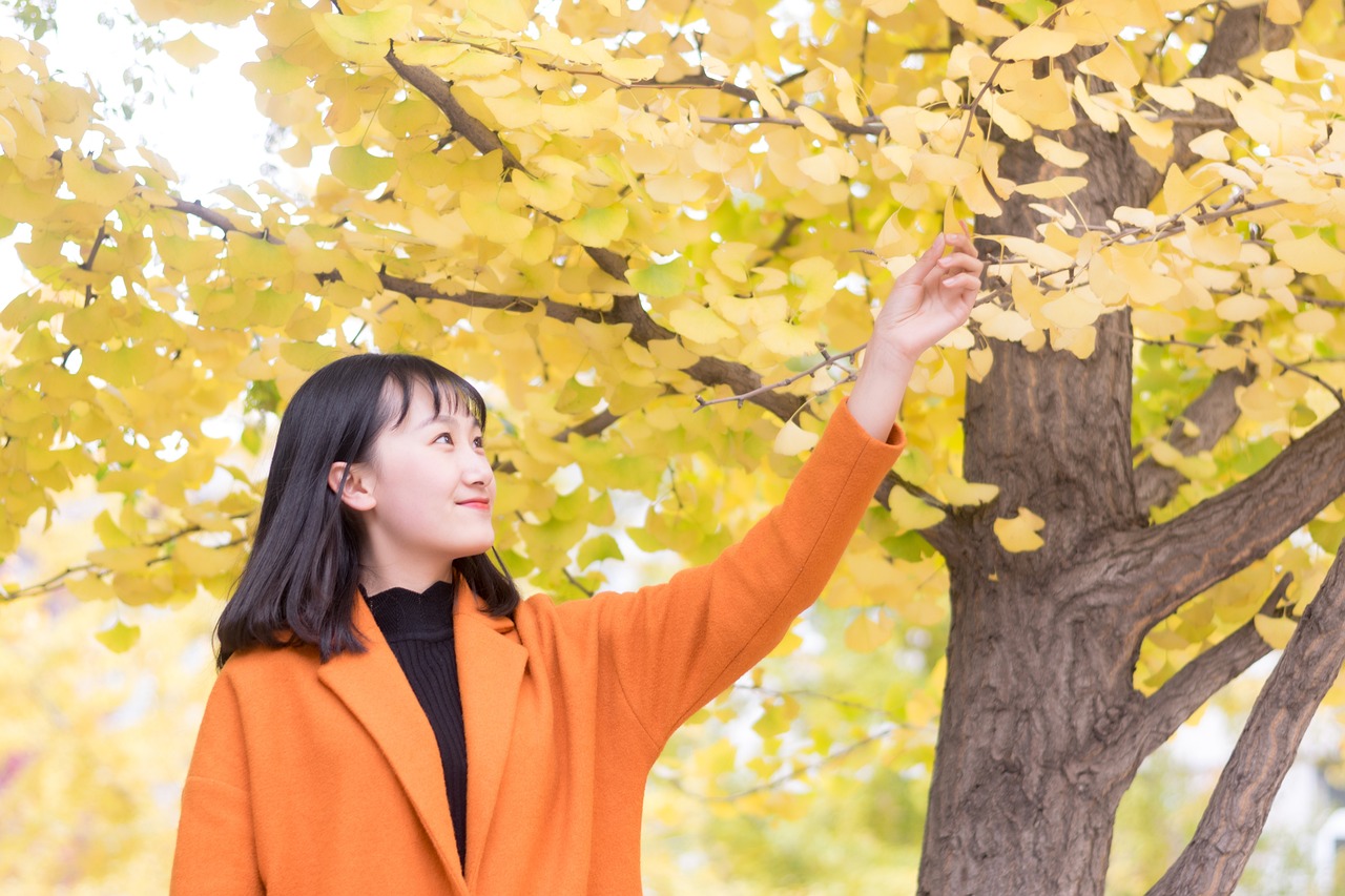 医学生晒与大体老师头骨合影引质疑，尊重与教育的边界探讨